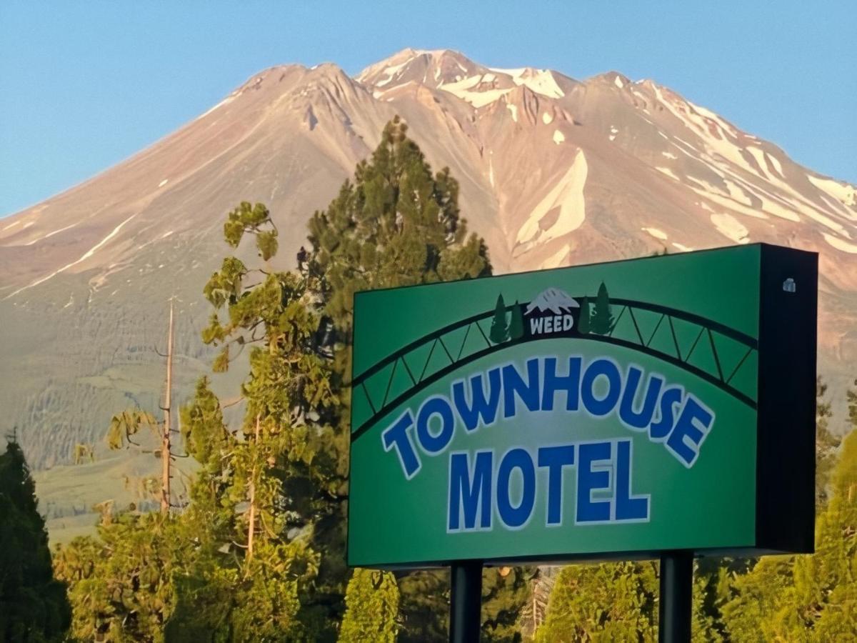 Townhouse Motel Weed Bagian luar foto