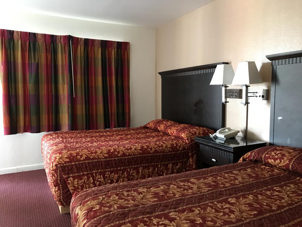 Townhouse Motel Weed Bagian luar foto