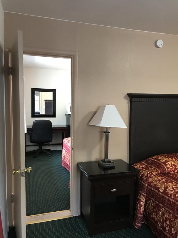 Townhouse Motel Weed Bagian luar foto