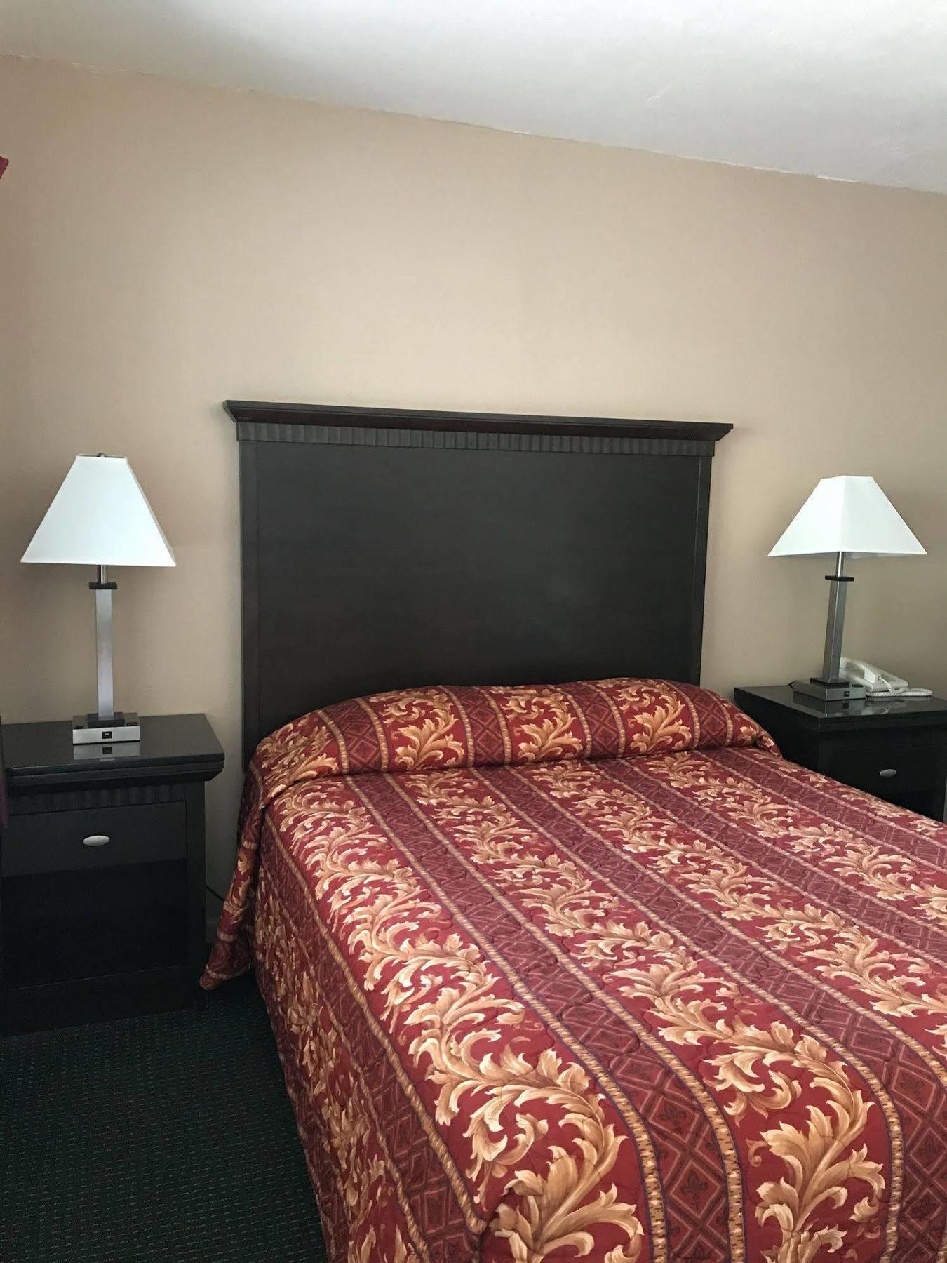 Townhouse Motel Weed Bagian luar foto