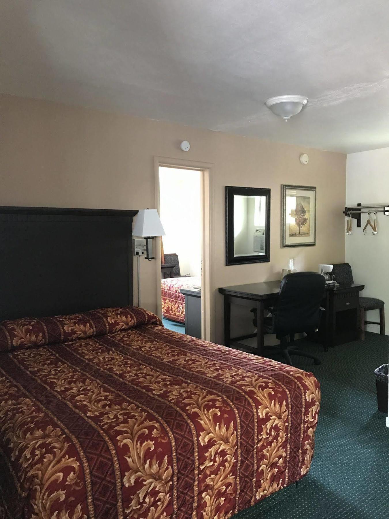 Townhouse Motel Weed Bagian luar foto